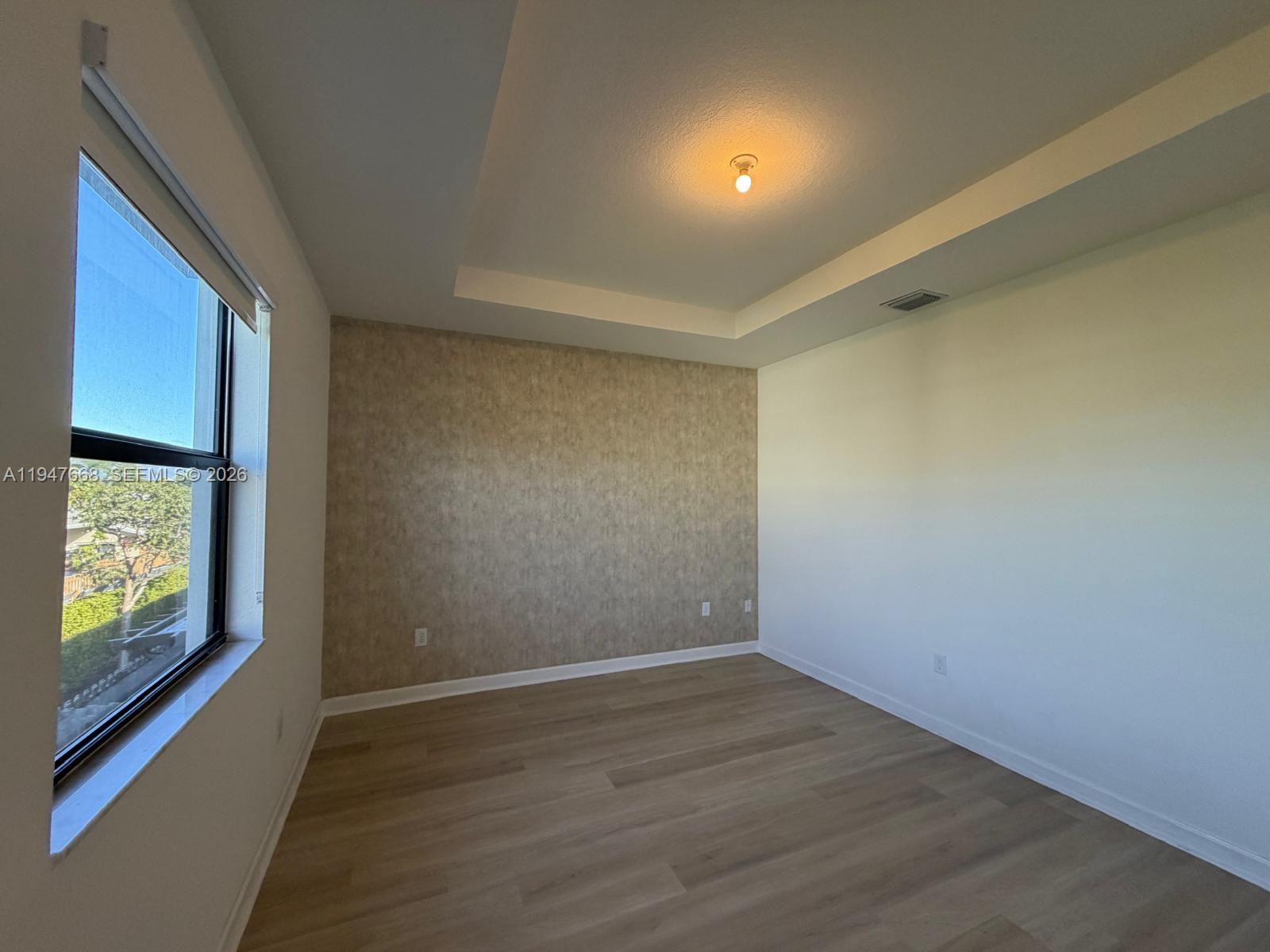 909 NE 211th St #909 Miami, FL 33179