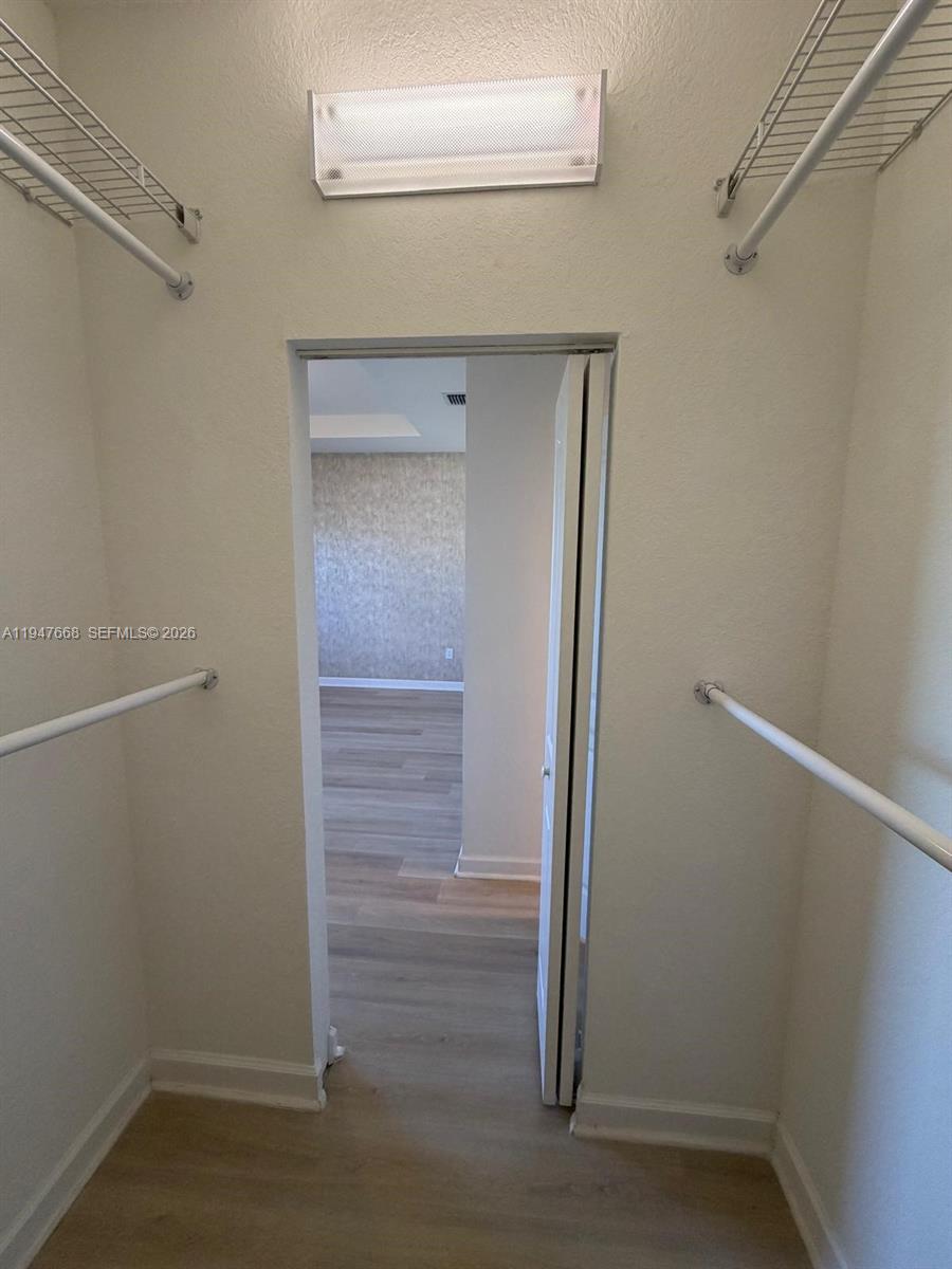 909 NE 211th St #909 Miami, FL 33179