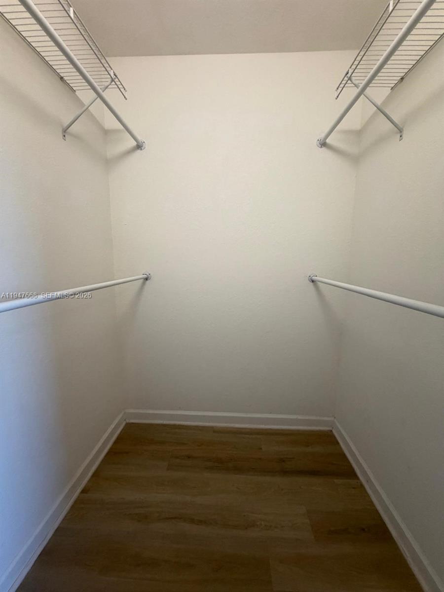 909 NE 211th St #909 Miami, FL 33179