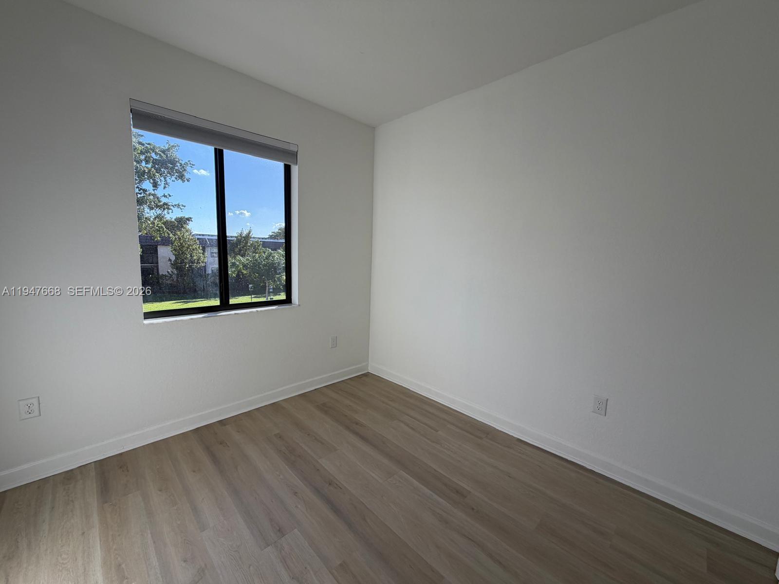 909 NE 211th St #909 Miami, FL 33179