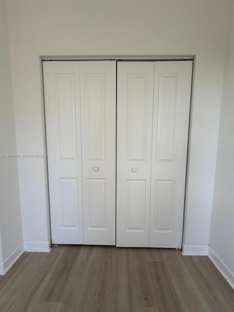 909 NE 211th St #909 Miami, FL 33179