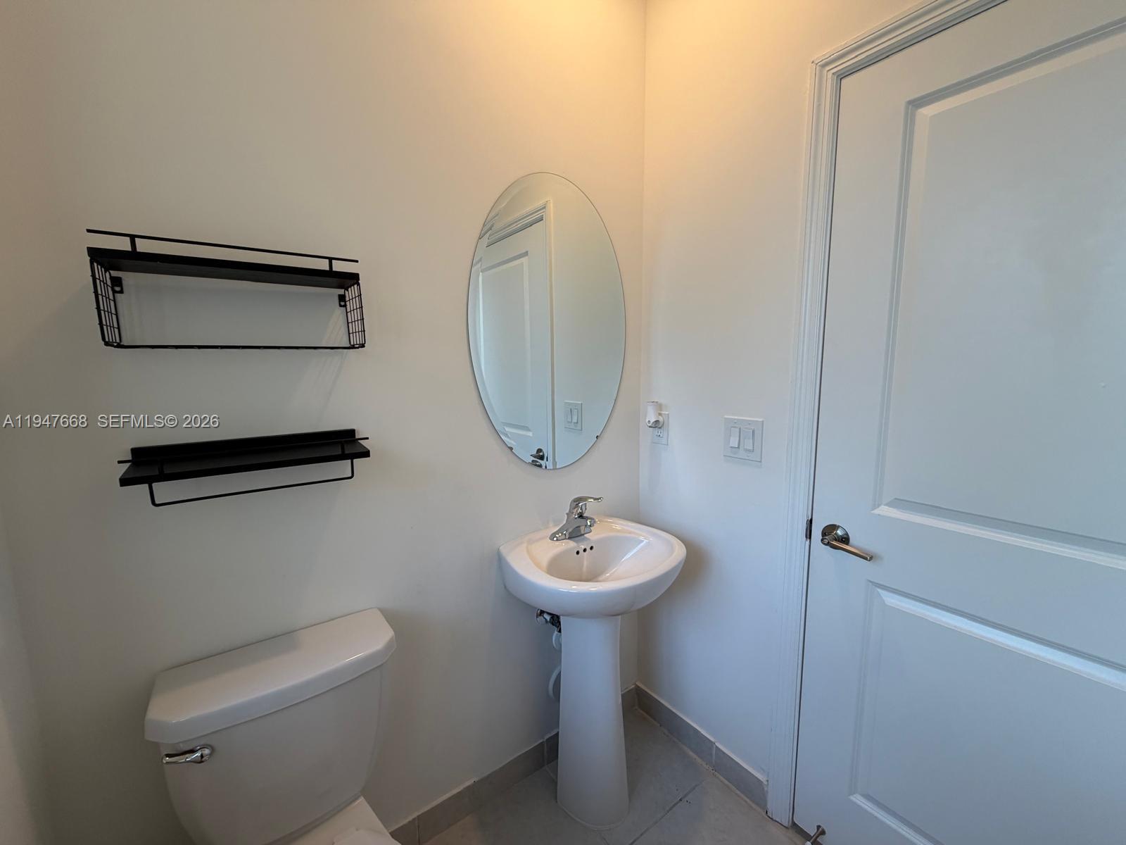 909 NE 211th St #909 Miami, FL 33179