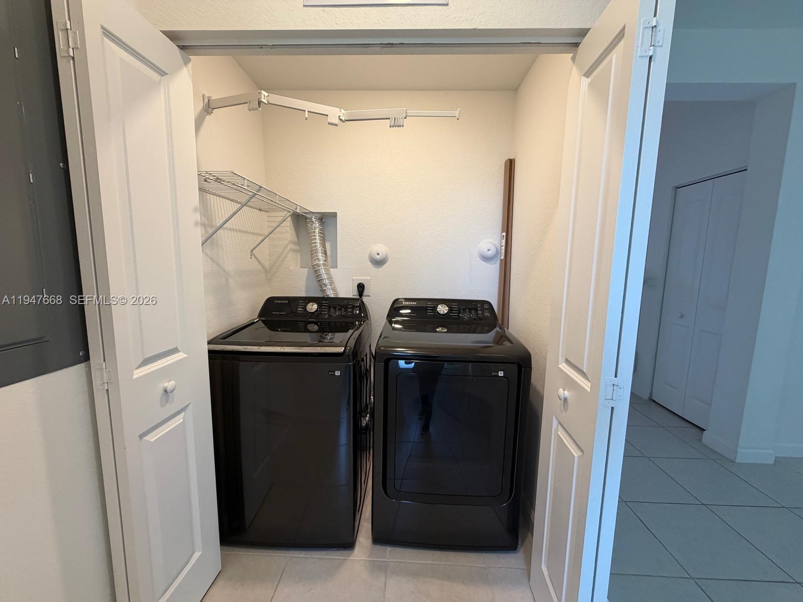 909 NE 211th St #909 Miami, FL 33179