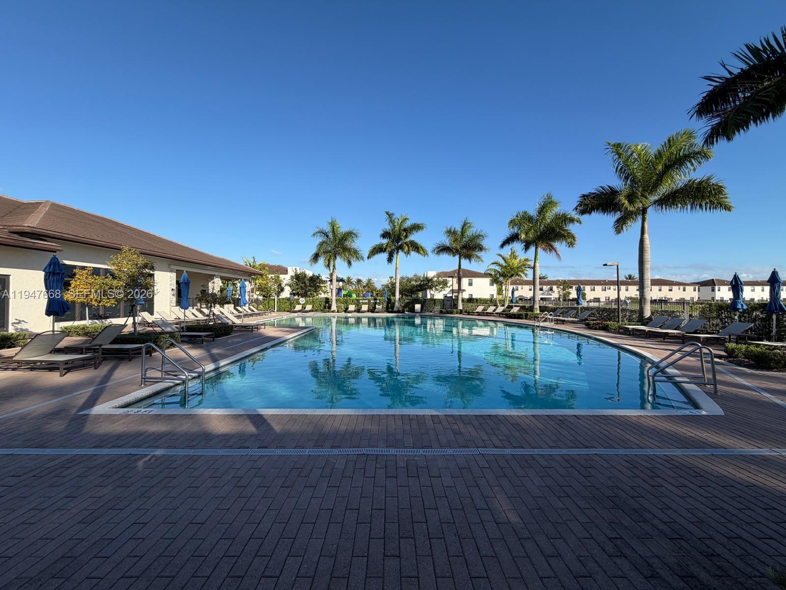 909 NE 211th St #909 Miami, FL 33179