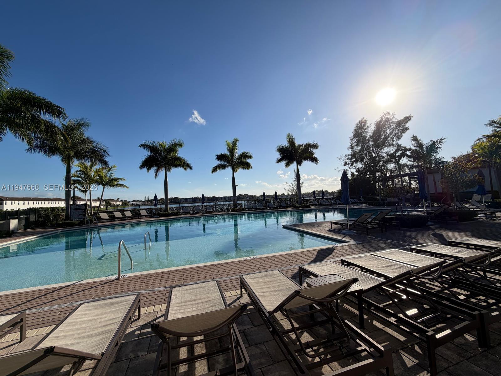 909 NE 211th St #909 Miami, FL 33179