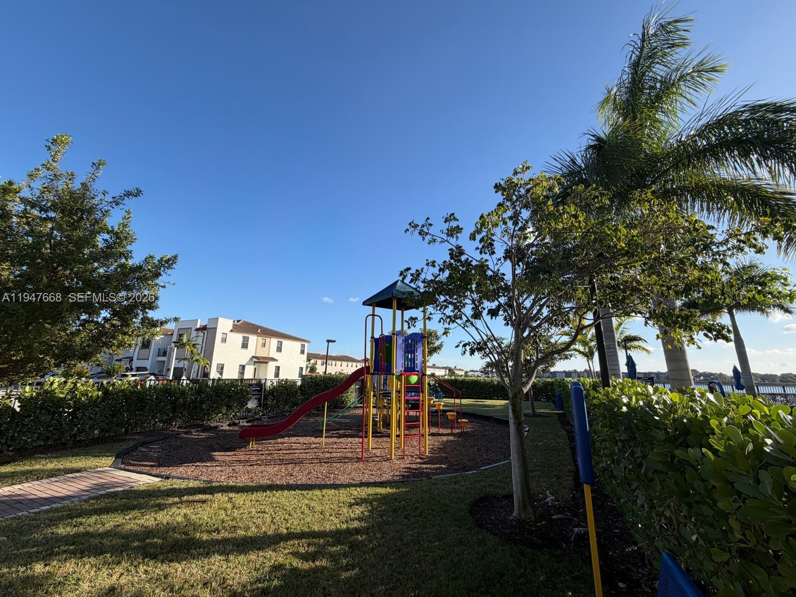 909 NE 211th St #909 Miami, FL 33179