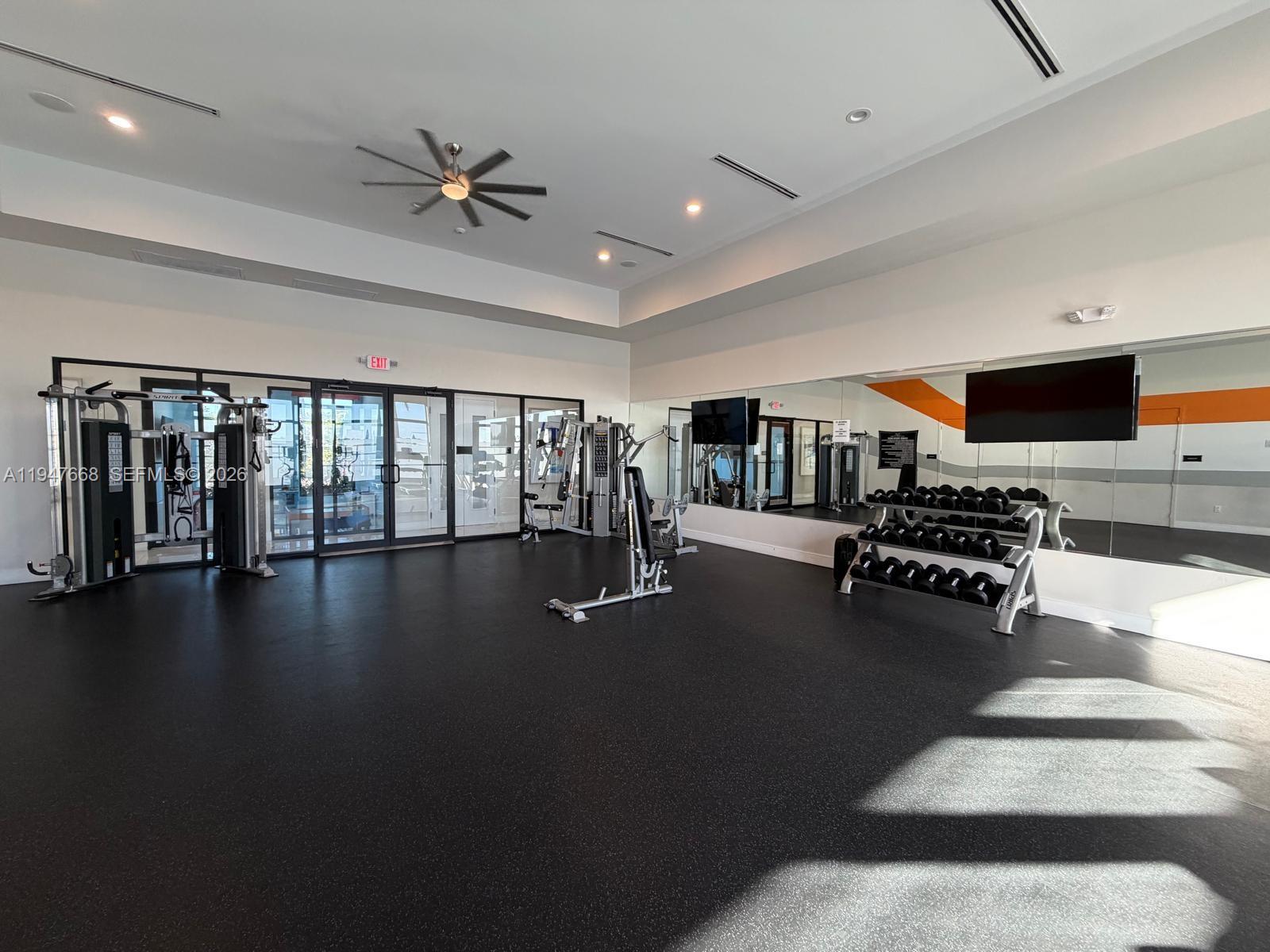 909 NE 211th St #909 Miami, FL 33179