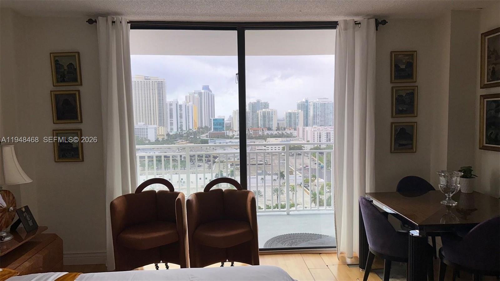 image Winston Towers 6009