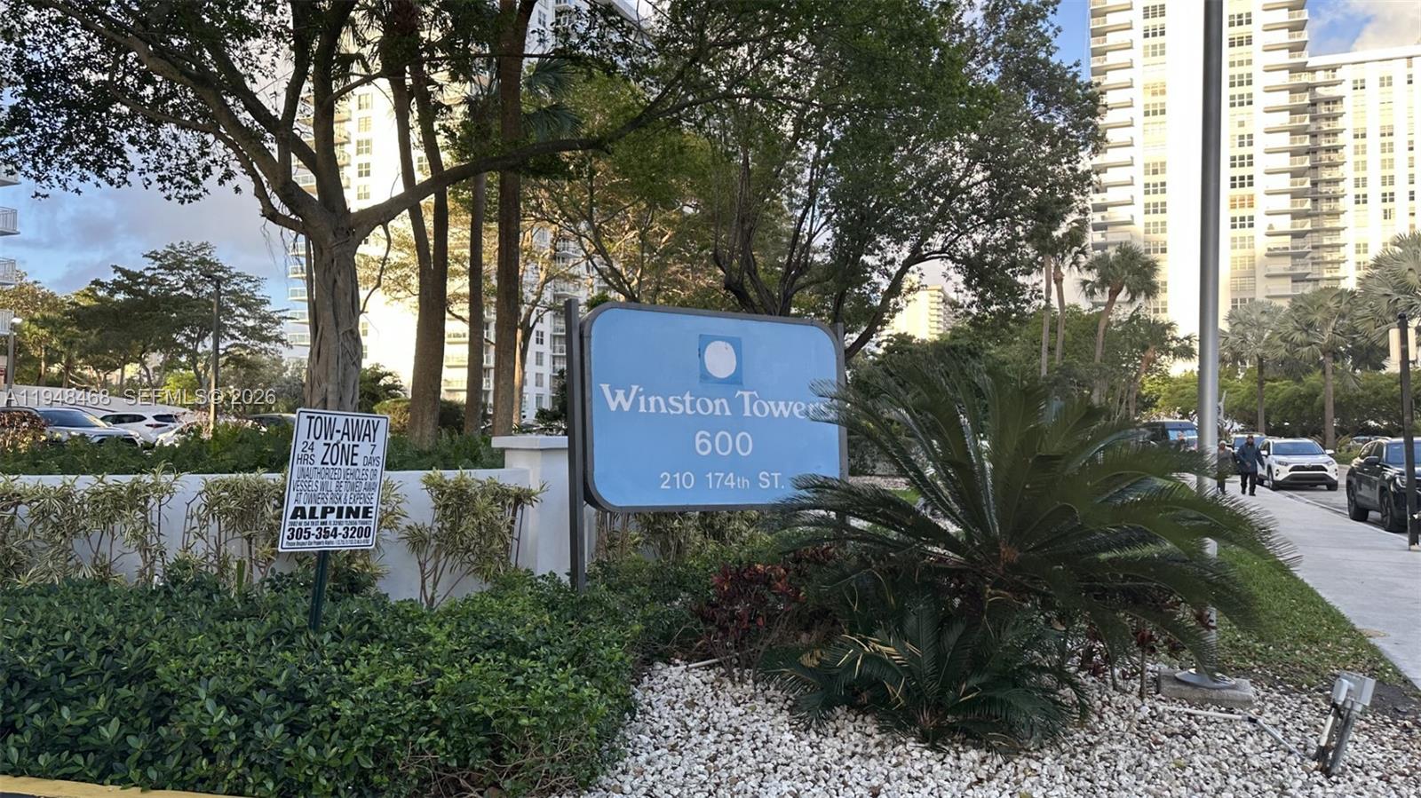 image Winston Towers 60056