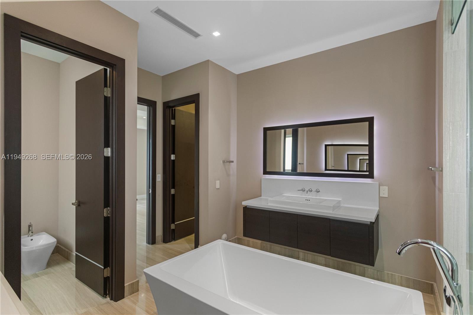 8415 NW 34th Dr Doral, FL 33122