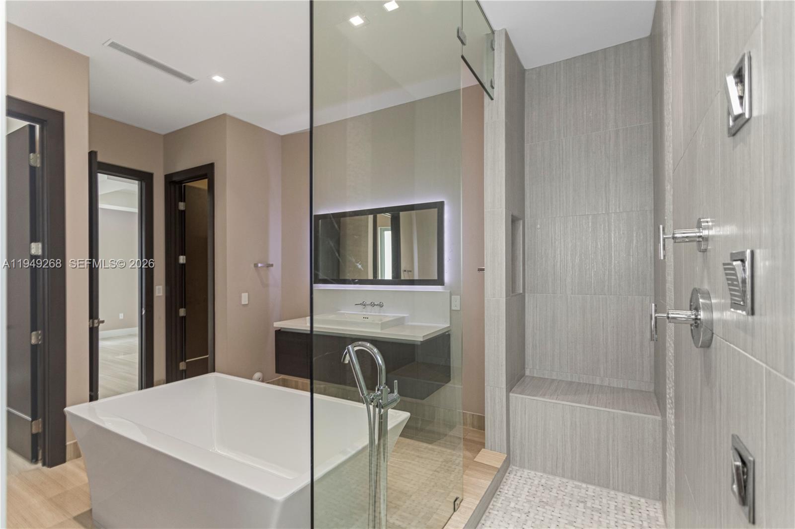 8415 NW 34th Dr Doral, FL 33122