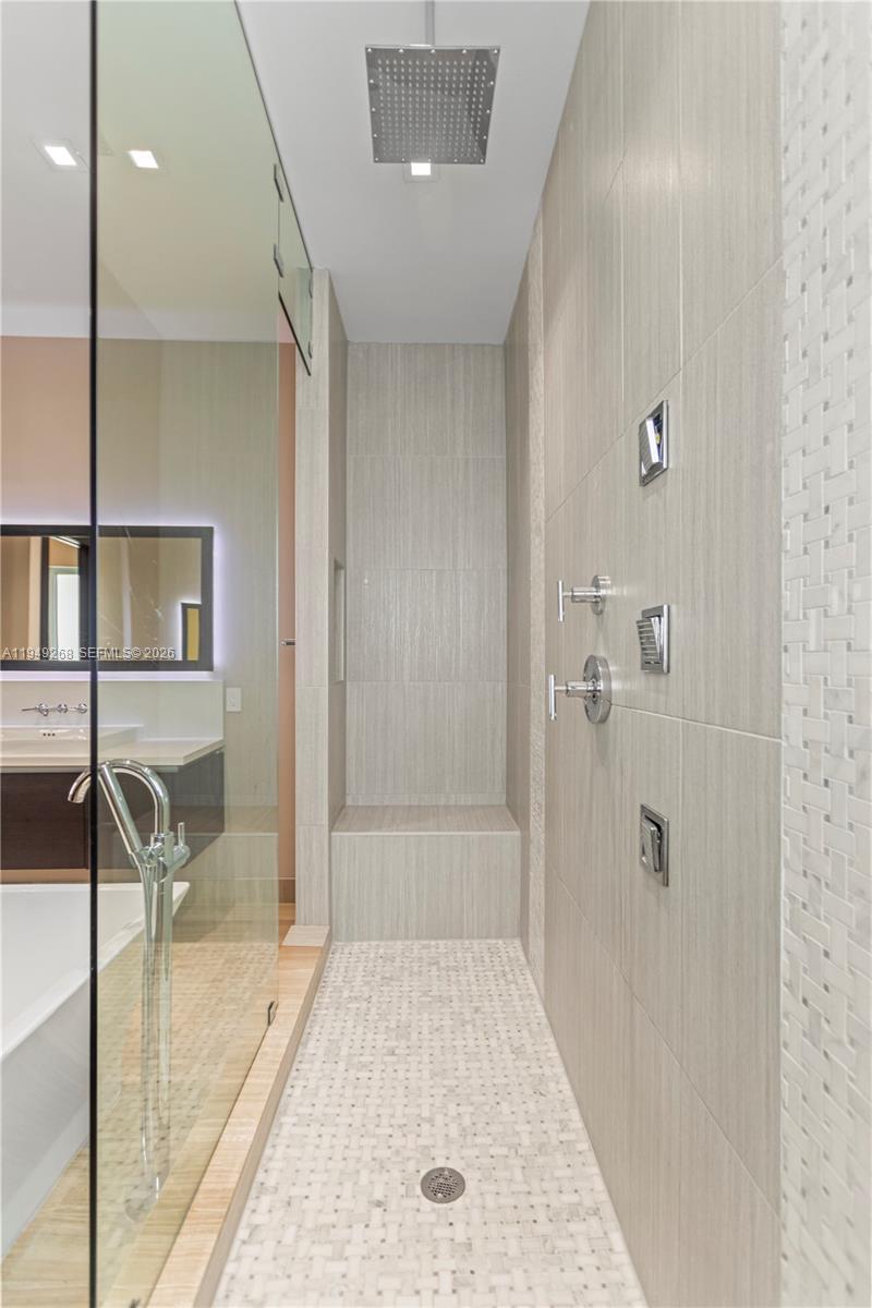 8415 NW 34th Dr Doral, FL 33122