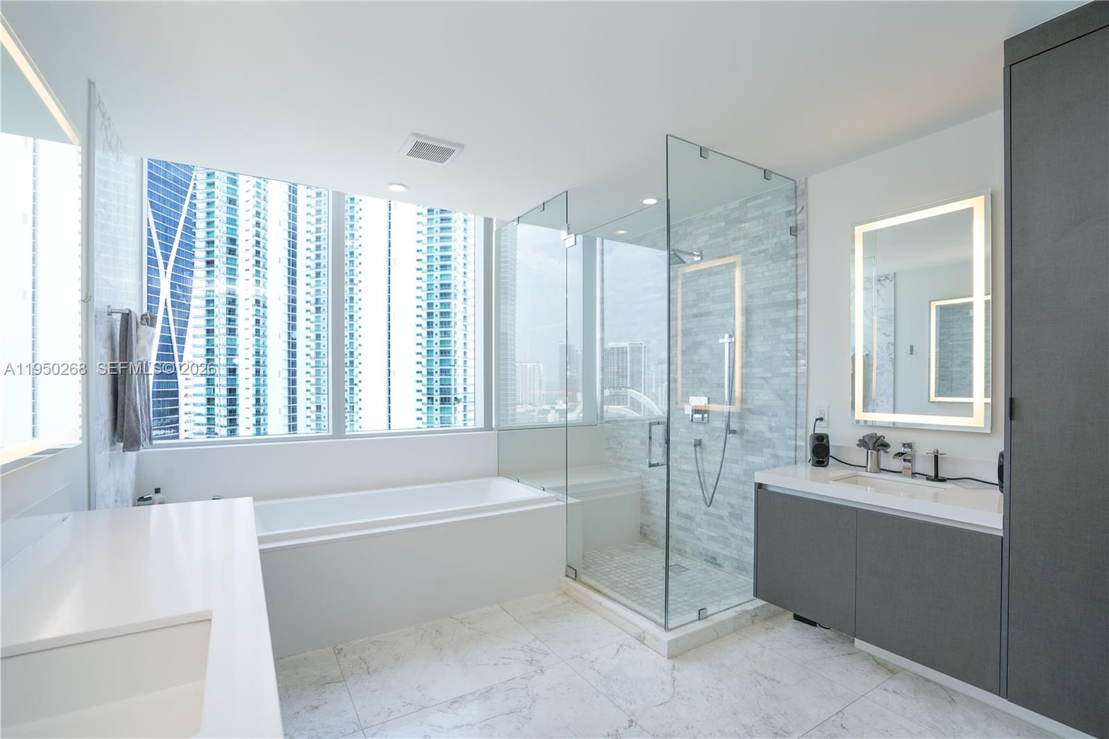 851 NE 1st Ave #2101 Miami, FL 33132