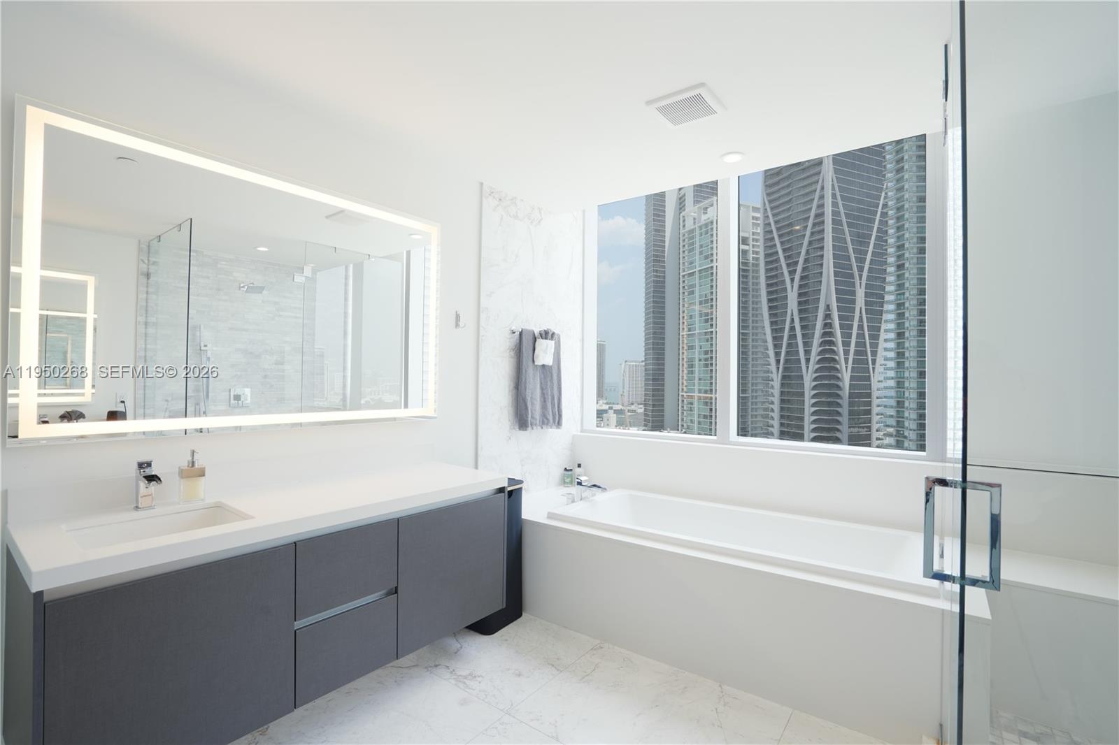 851 NE 1st Ave #2101 Miami, FL 33132