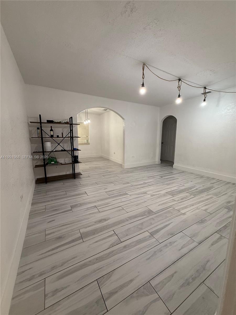 1085 NW 48th St Miami, FL 33127