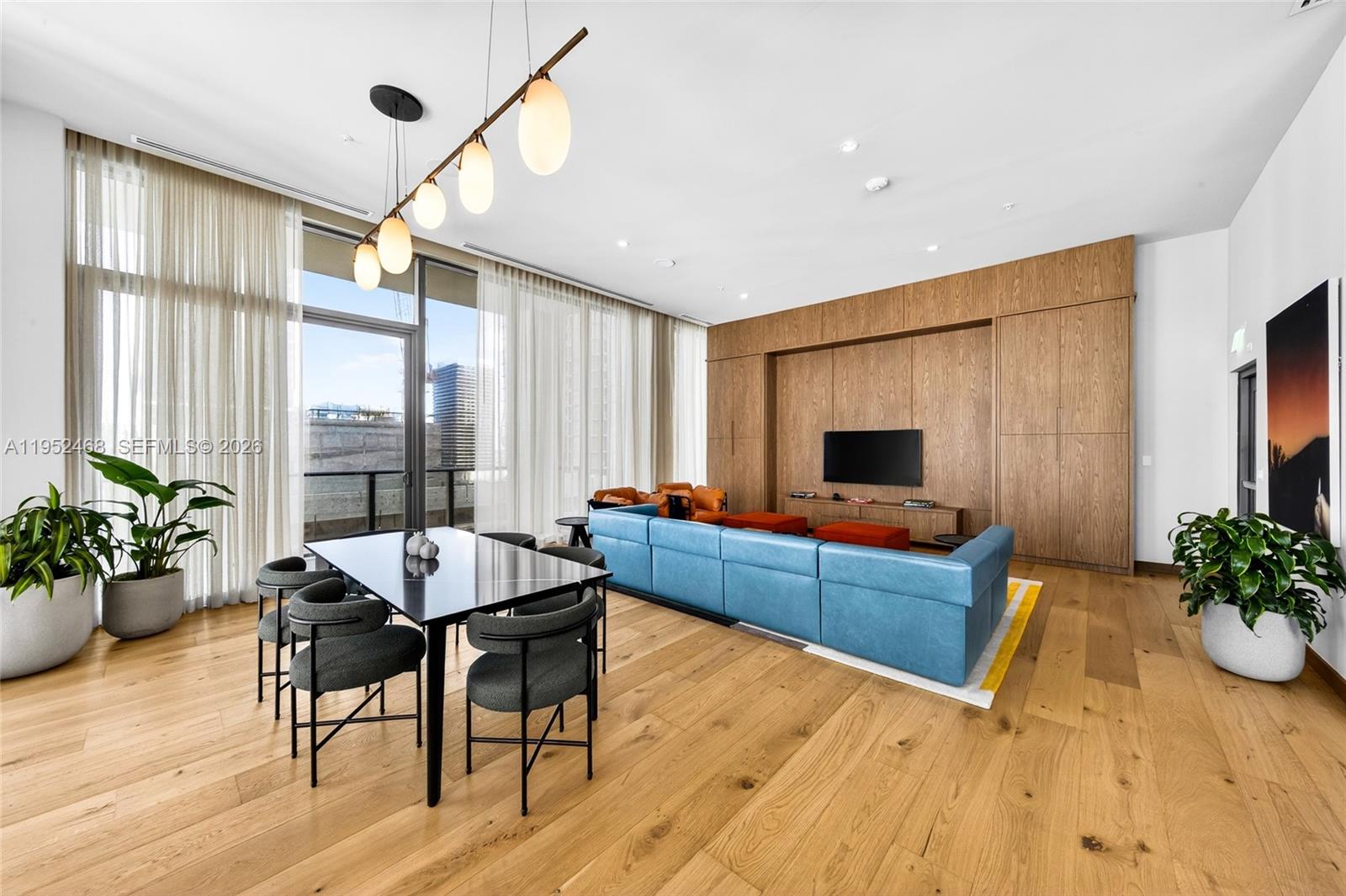 11 NE 6th St #3210 Miami, FL 33132