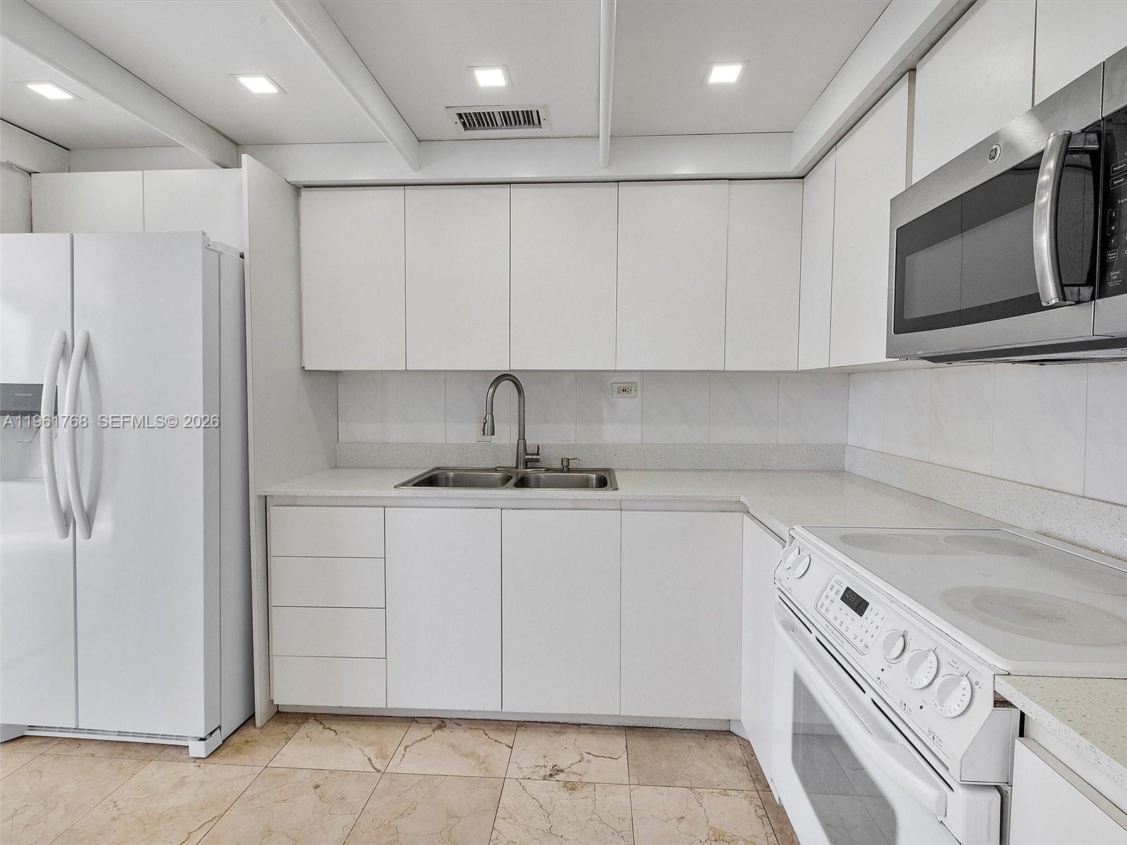 900 Bay Dr #1012 Miami Beach, FL 33141