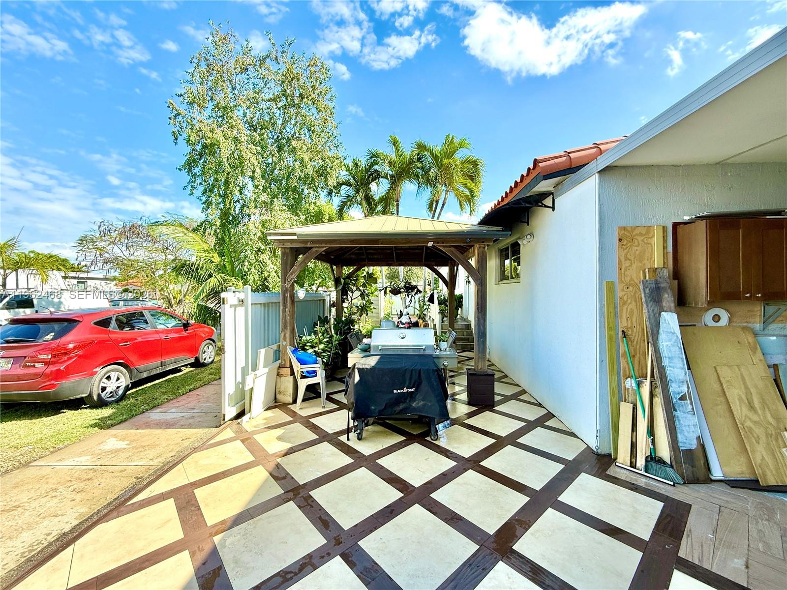 300 SW 71st Ave Miami, FL 33144