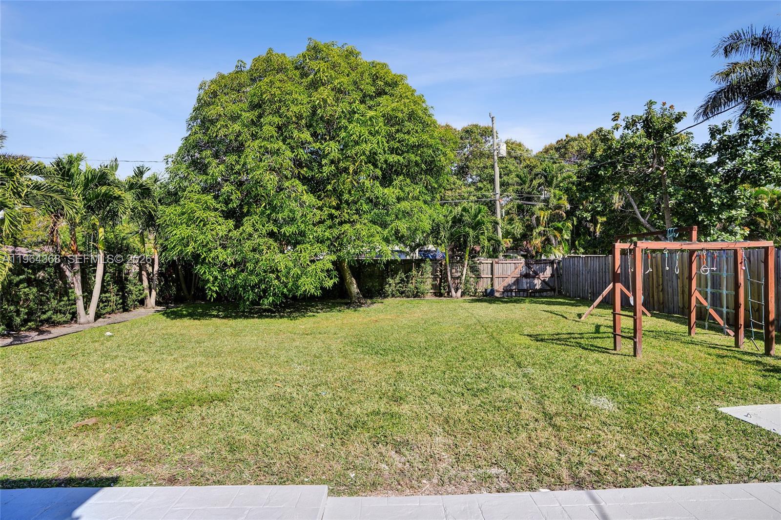 1517 Moffett St Hollywood, FL 33020