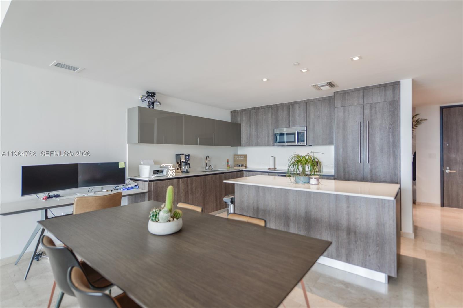 88 SW 7th St #2204 Miami, FL 33130