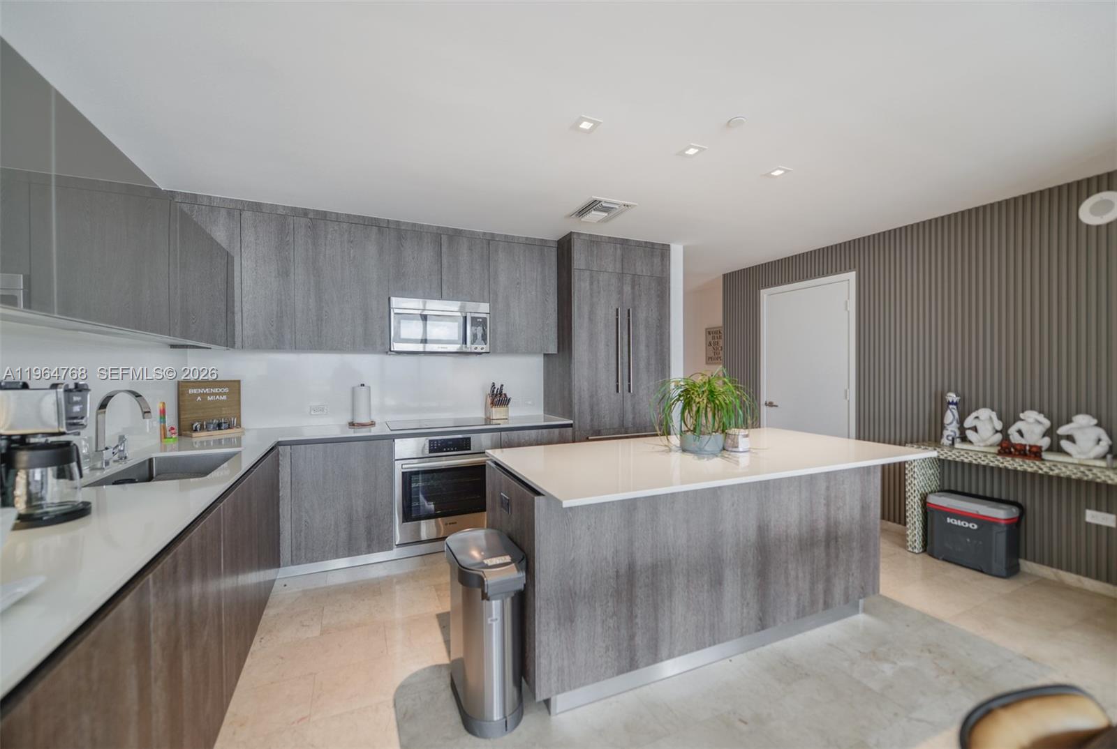 88 SW 7th St #2204 Miami, FL 33130