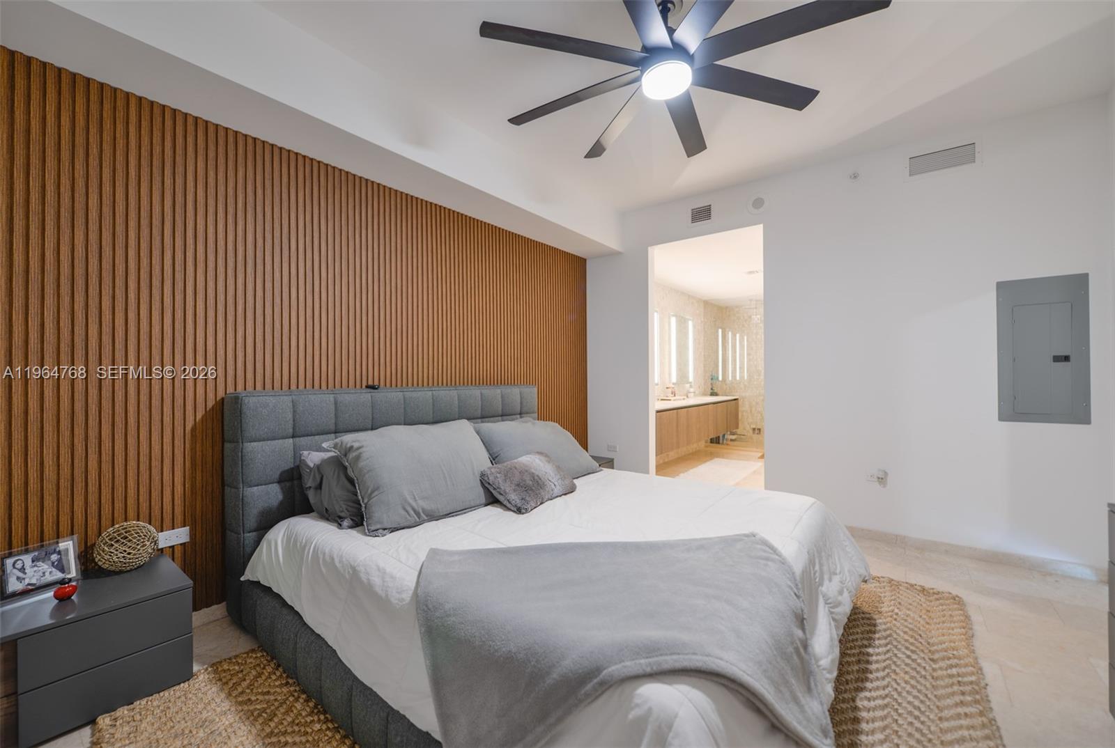 88 SW 7th St #2204 Miami, FL 33130