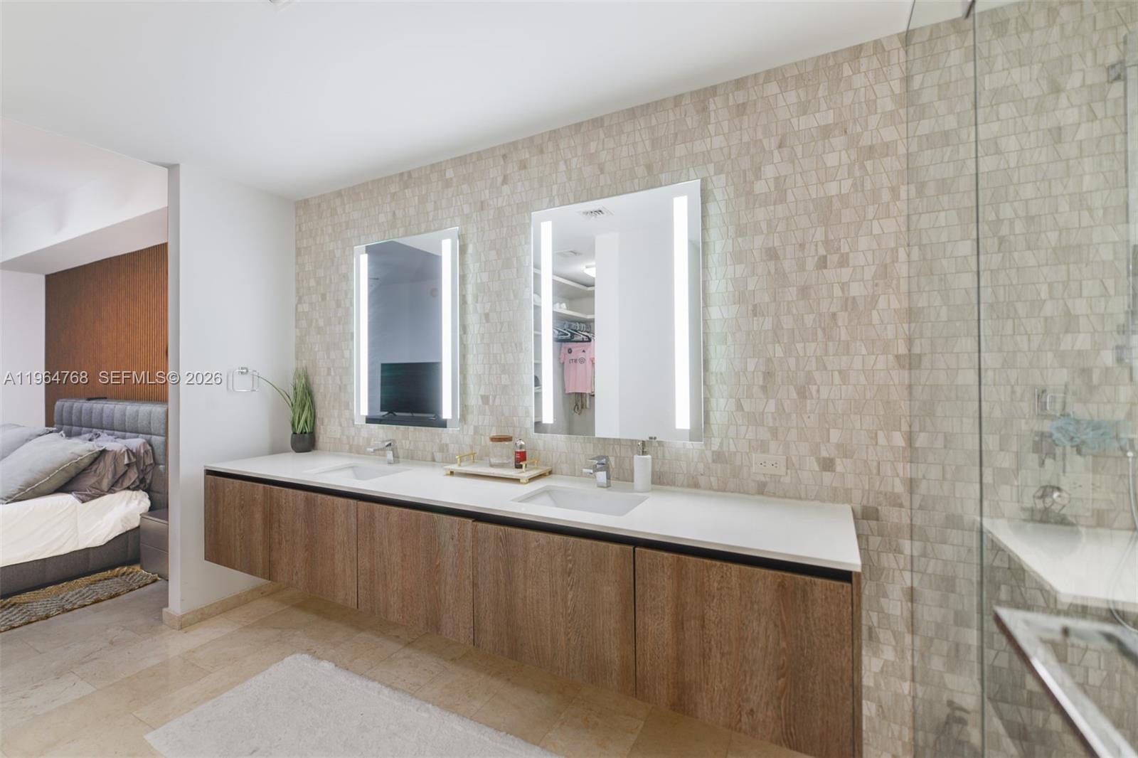 88 SW 7th St #2204 Miami, FL 33130