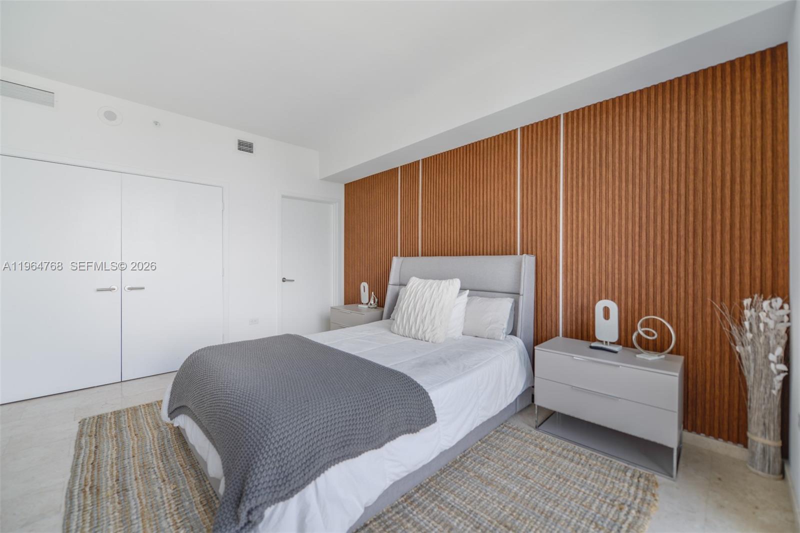 88 SW 7th St #2204 Miami, FL 33130