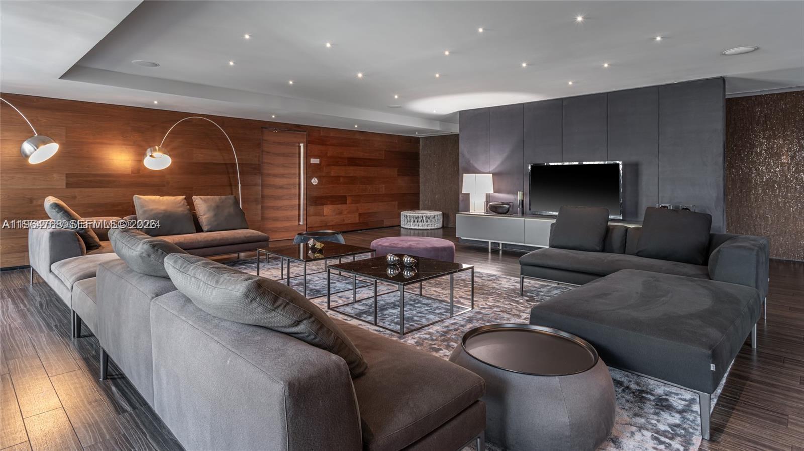 88 SW 7th St #2204 Miami, FL 33130