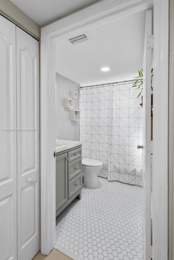 10951 W Okeechobee Rd #101 Hialeah Gardens, FL 33018