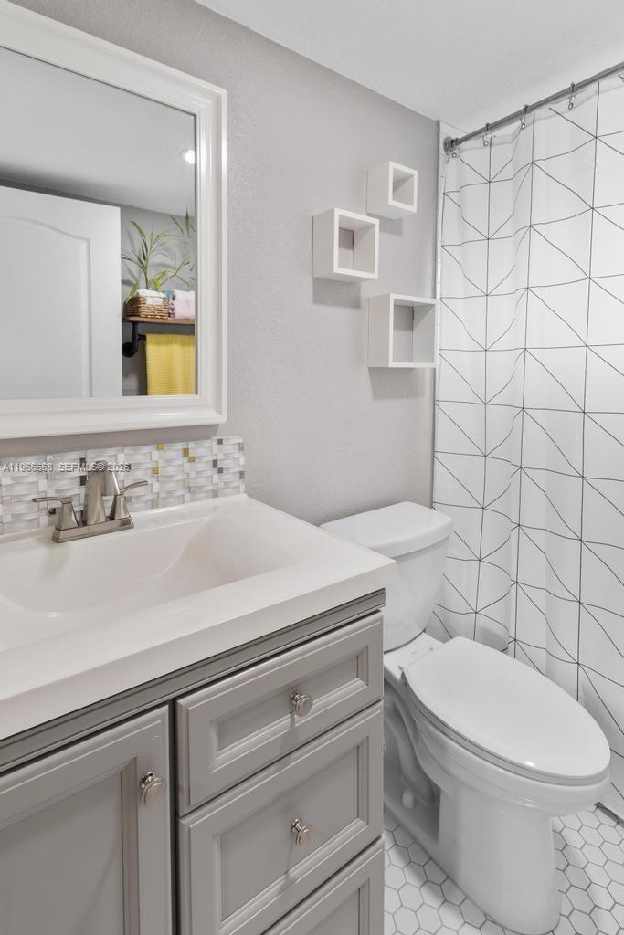 10951 W Okeechobee Rd #101 Hialeah Gardens, FL 33018