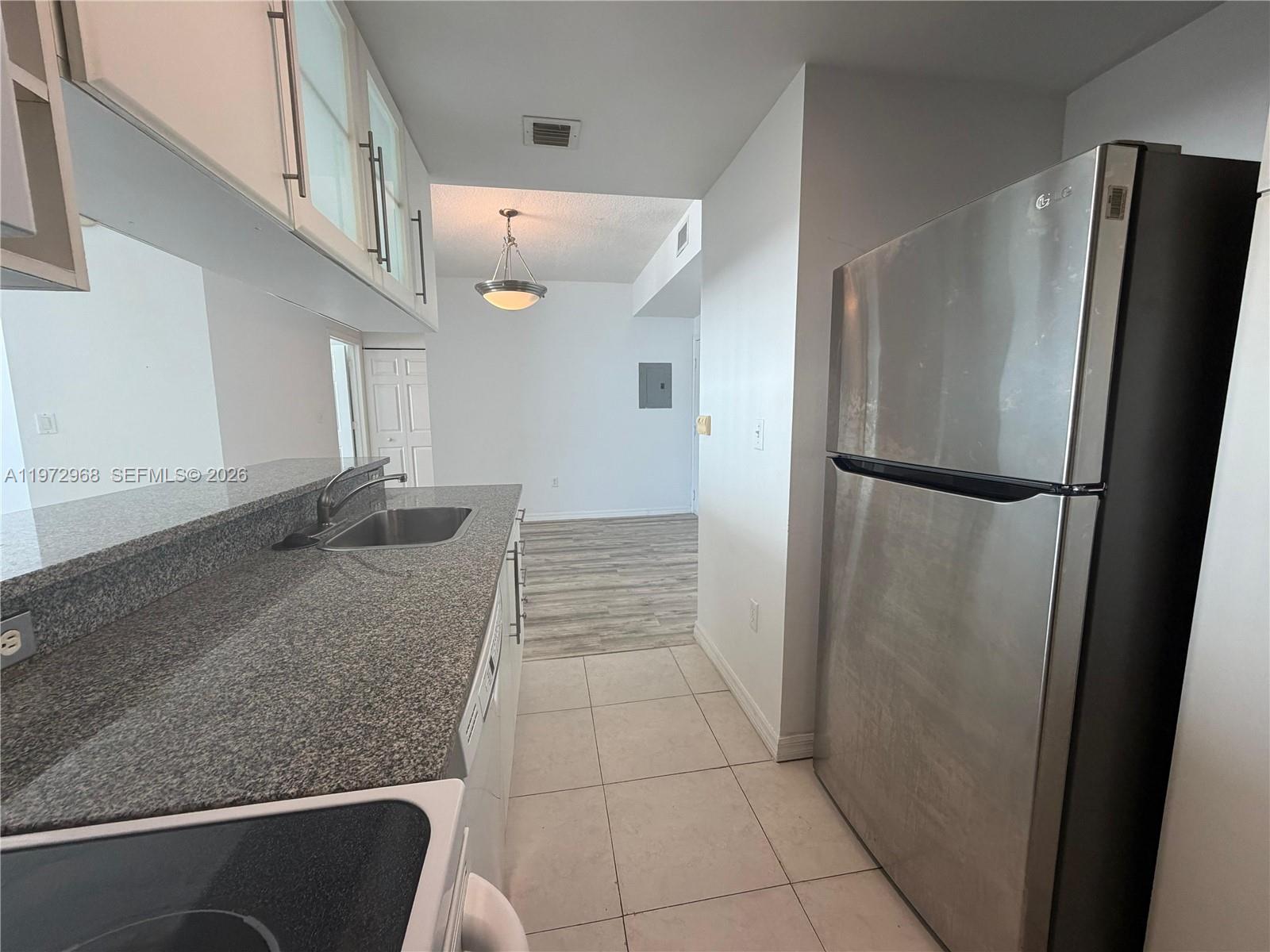 image 1800 Biscayne Plaza2