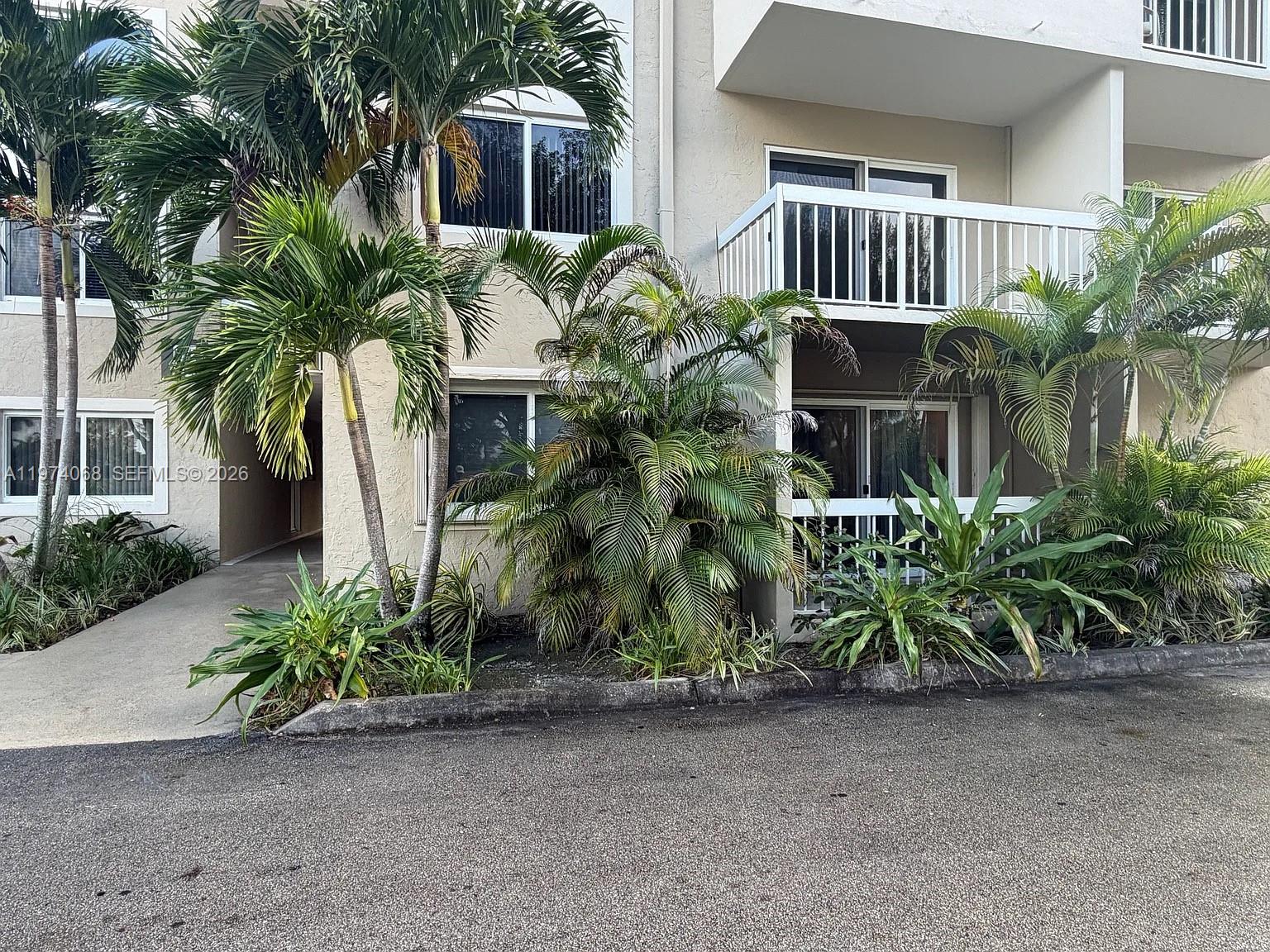 7920 Camino Real #M-111