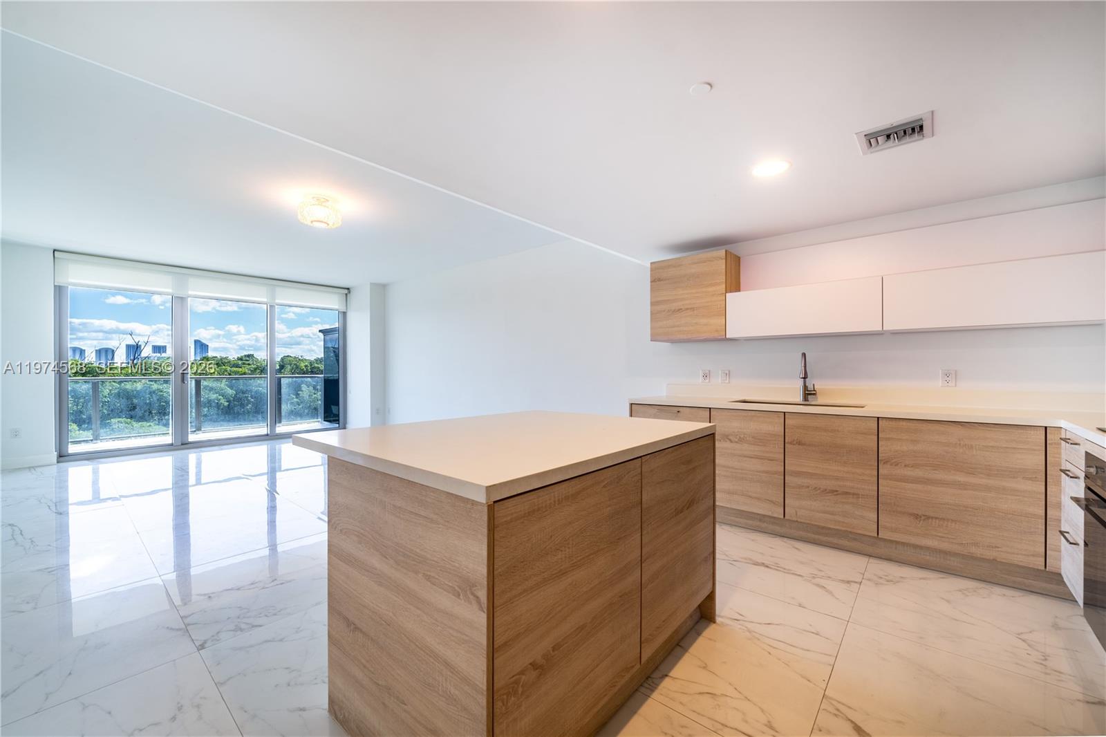 16385 Biscayne Blvd #417 North Miami Beach, FL 33160