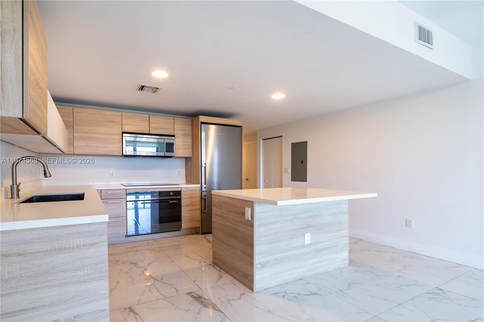 16385 Biscayne Blvd #417 North Miami Beach, FL 33160