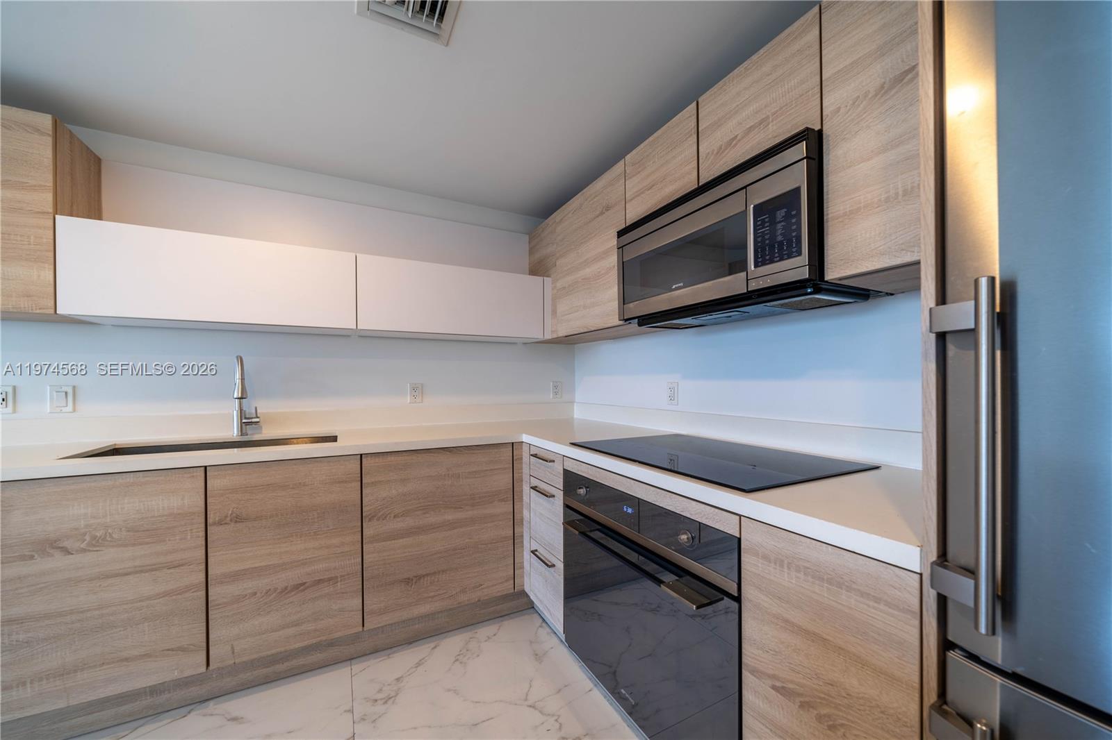 16385 Biscayne Blvd #417 North Miami Beach, FL 33160