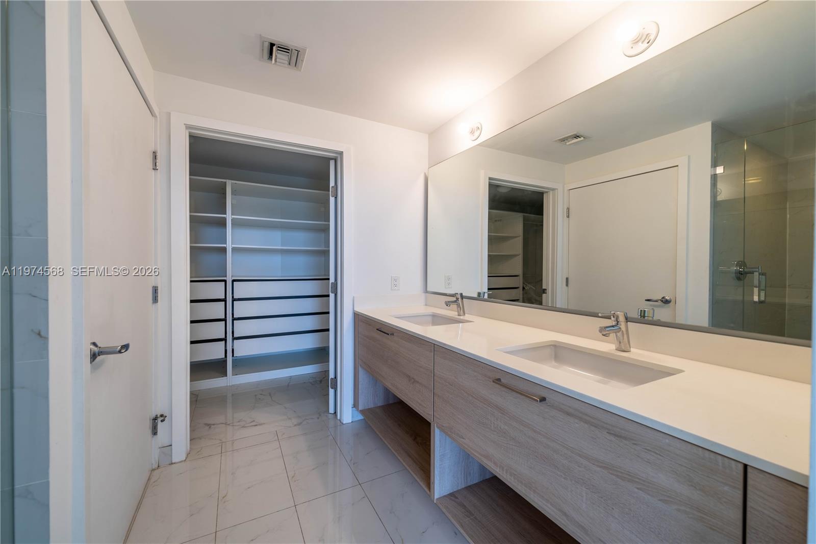 16385 Biscayne Blvd #417 North Miami Beach, FL 33160