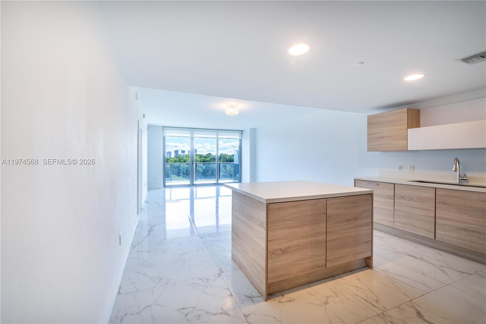 16385 Biscayne Blvd #417 North Miami Beach, FL 33160