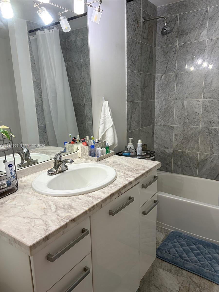 image Vizcayne North15