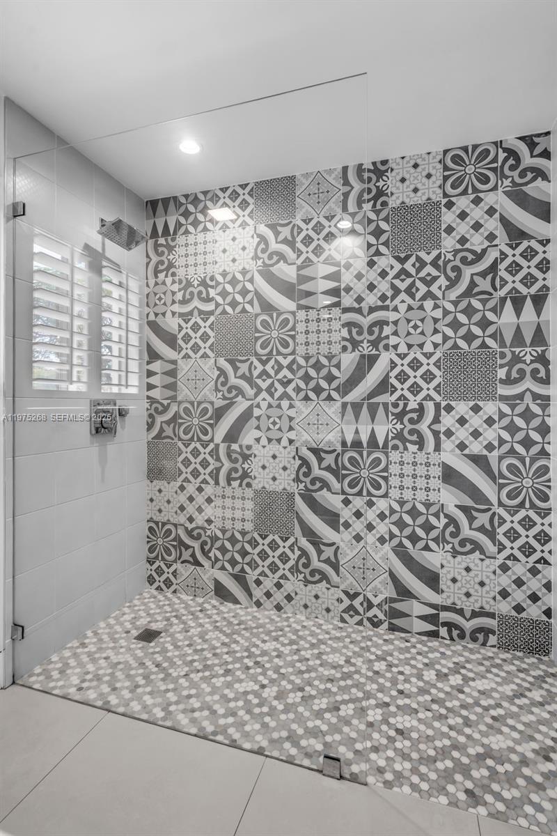 1632 SW 12th St Miami, FL 33135