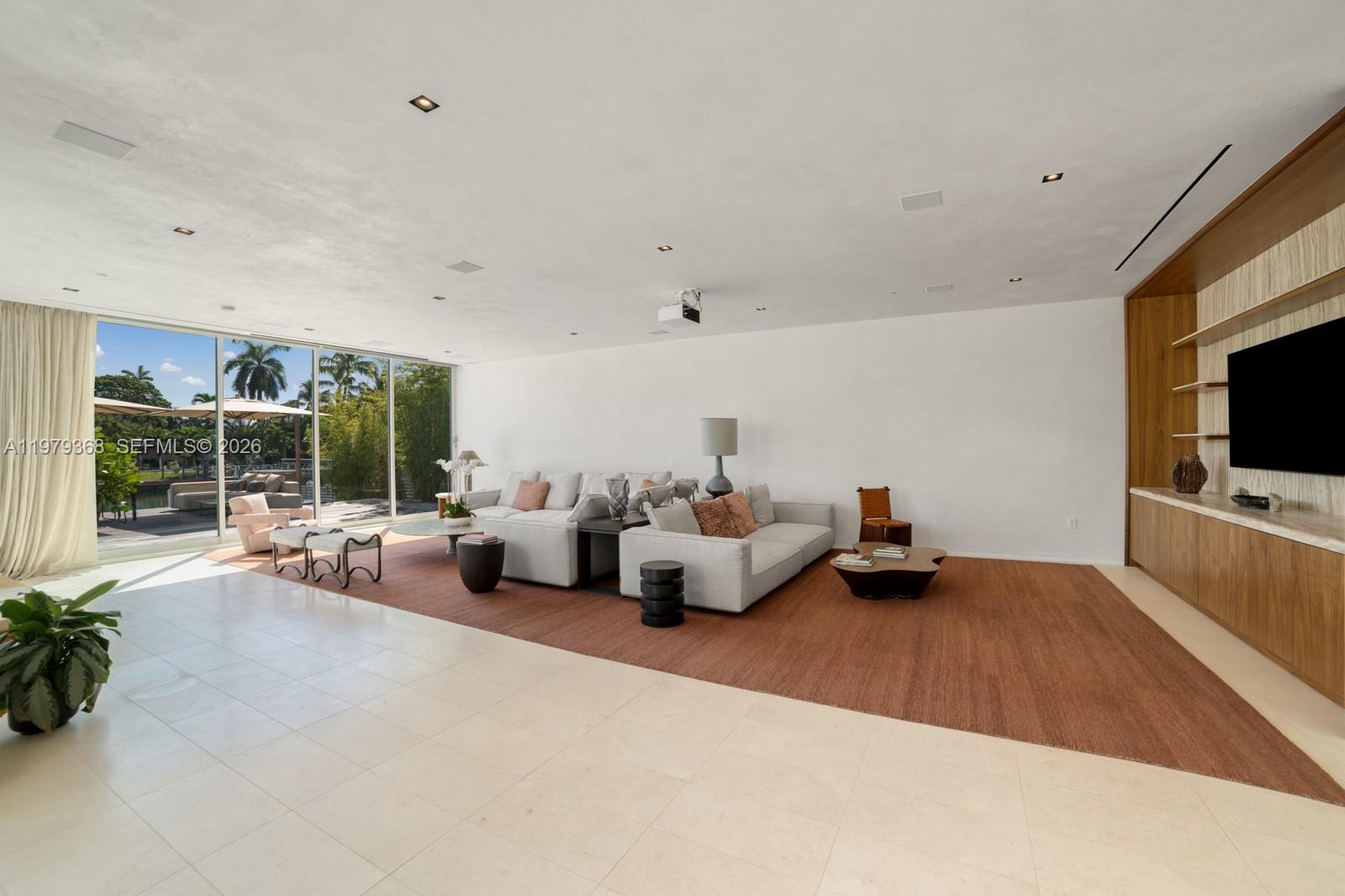 1051 W 48th St #4 Miami Beach, FL 33140