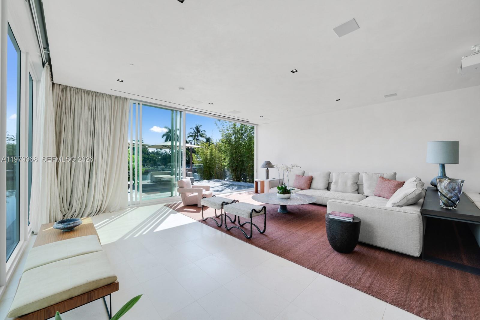 1051 W 48th St #4 Miami Beach, FL 33140