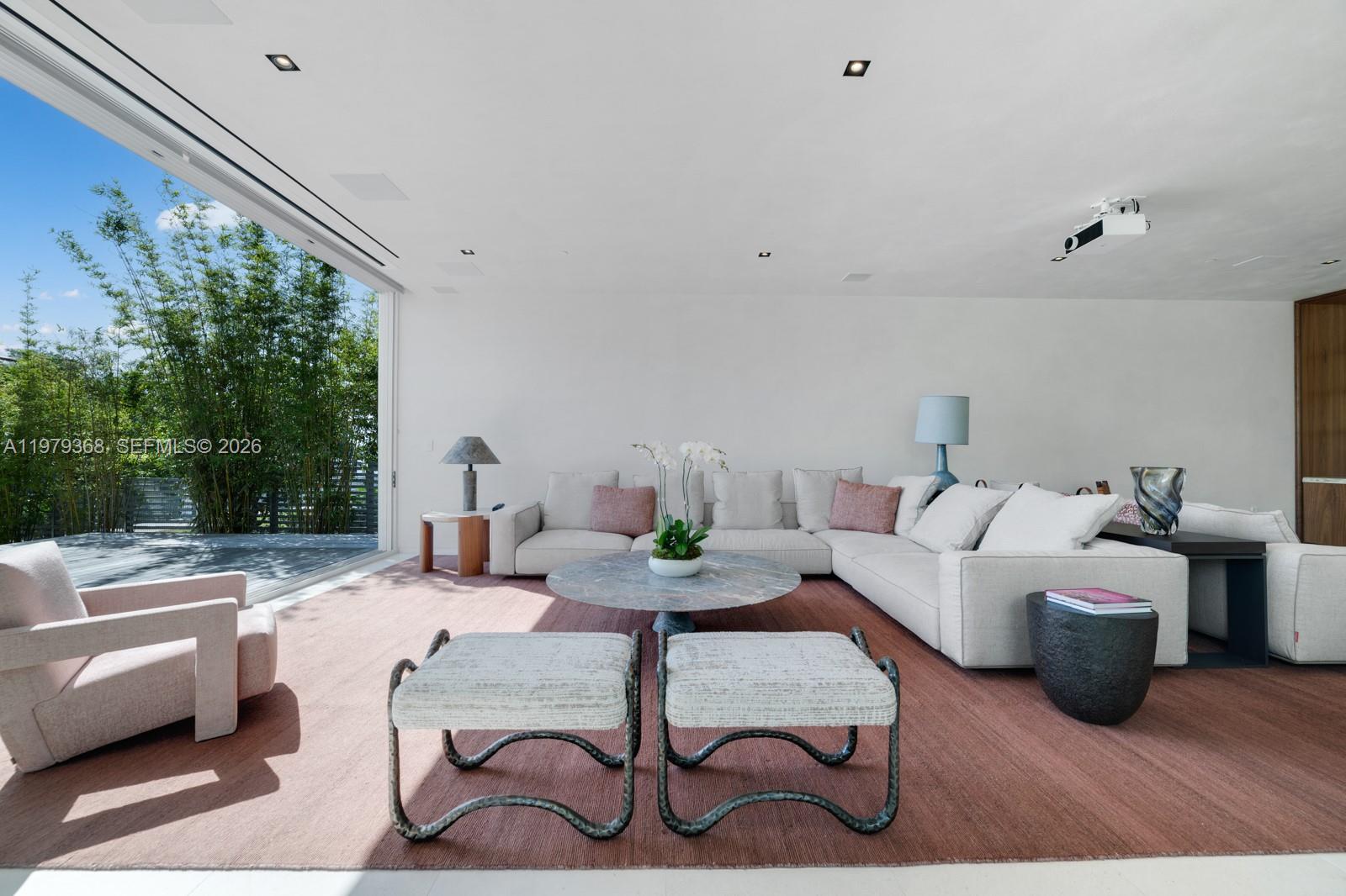 1051 W 48th St #4 Miami Beach, FL 33140