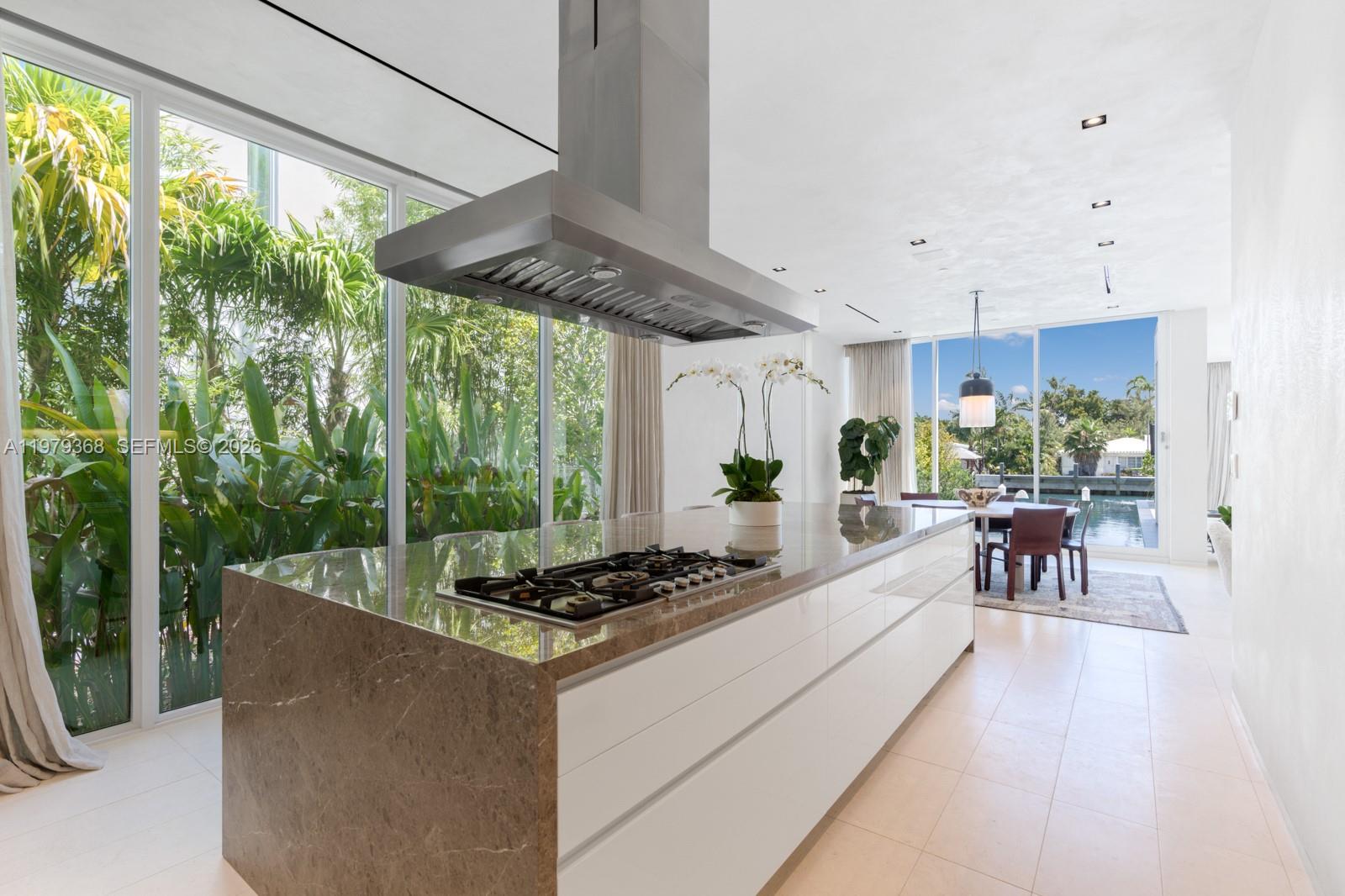 1051 W 48th St #4 Miami Beach, FL 33140