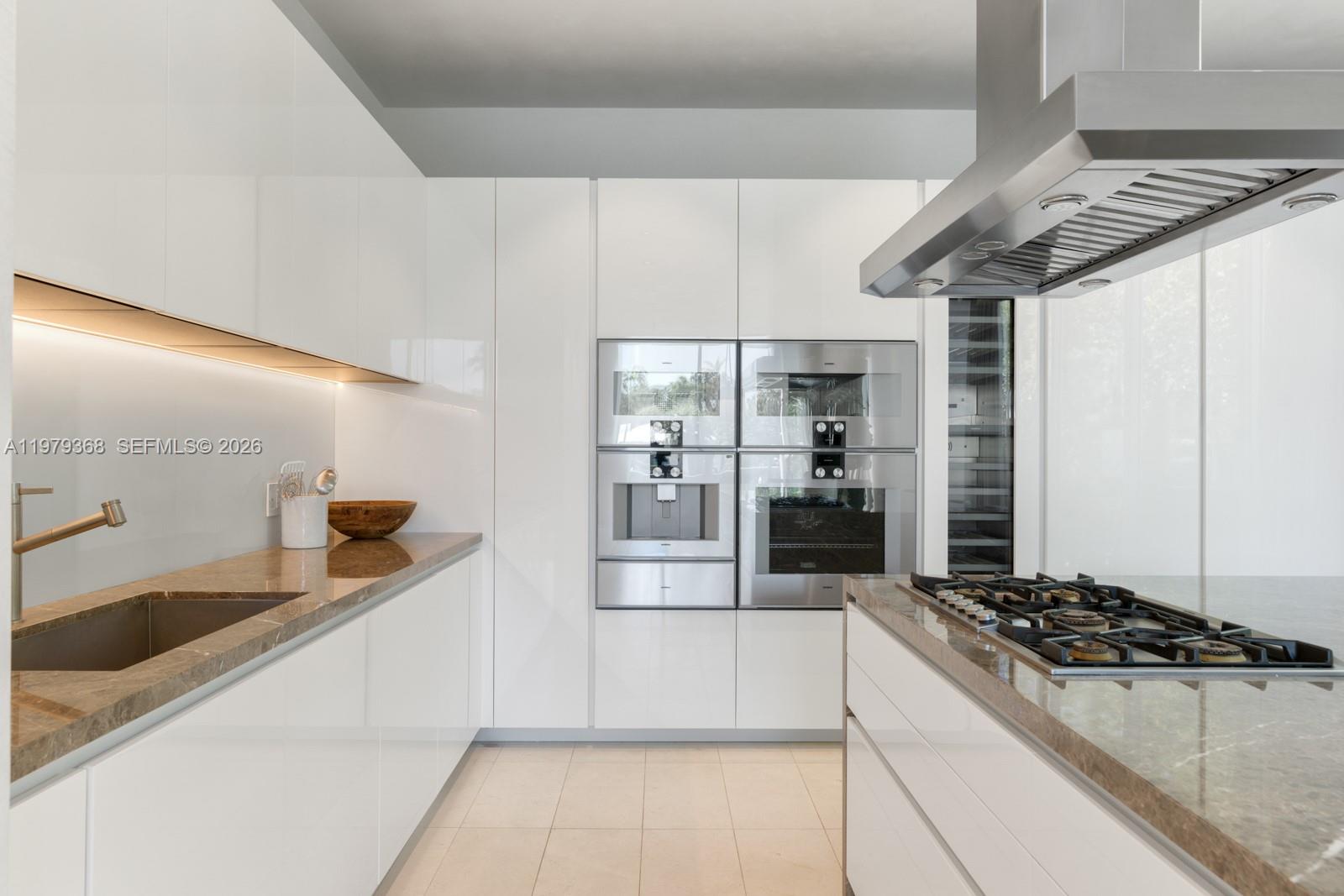 1051 W 48th St #4 Miami Beach, FL 33140