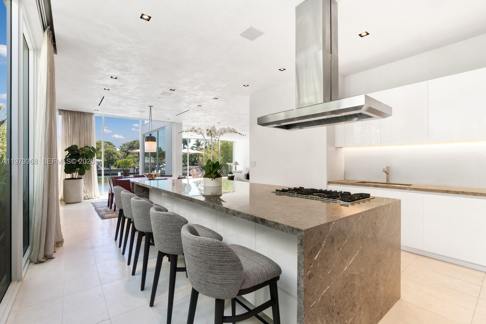 1051 W 48th St #4 Miami Beach, FL 33140