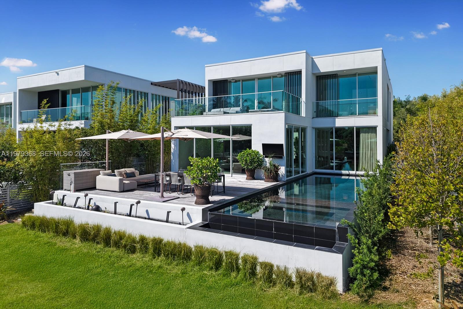 1051 W 48th St #4 Miami Beach, FL 33140