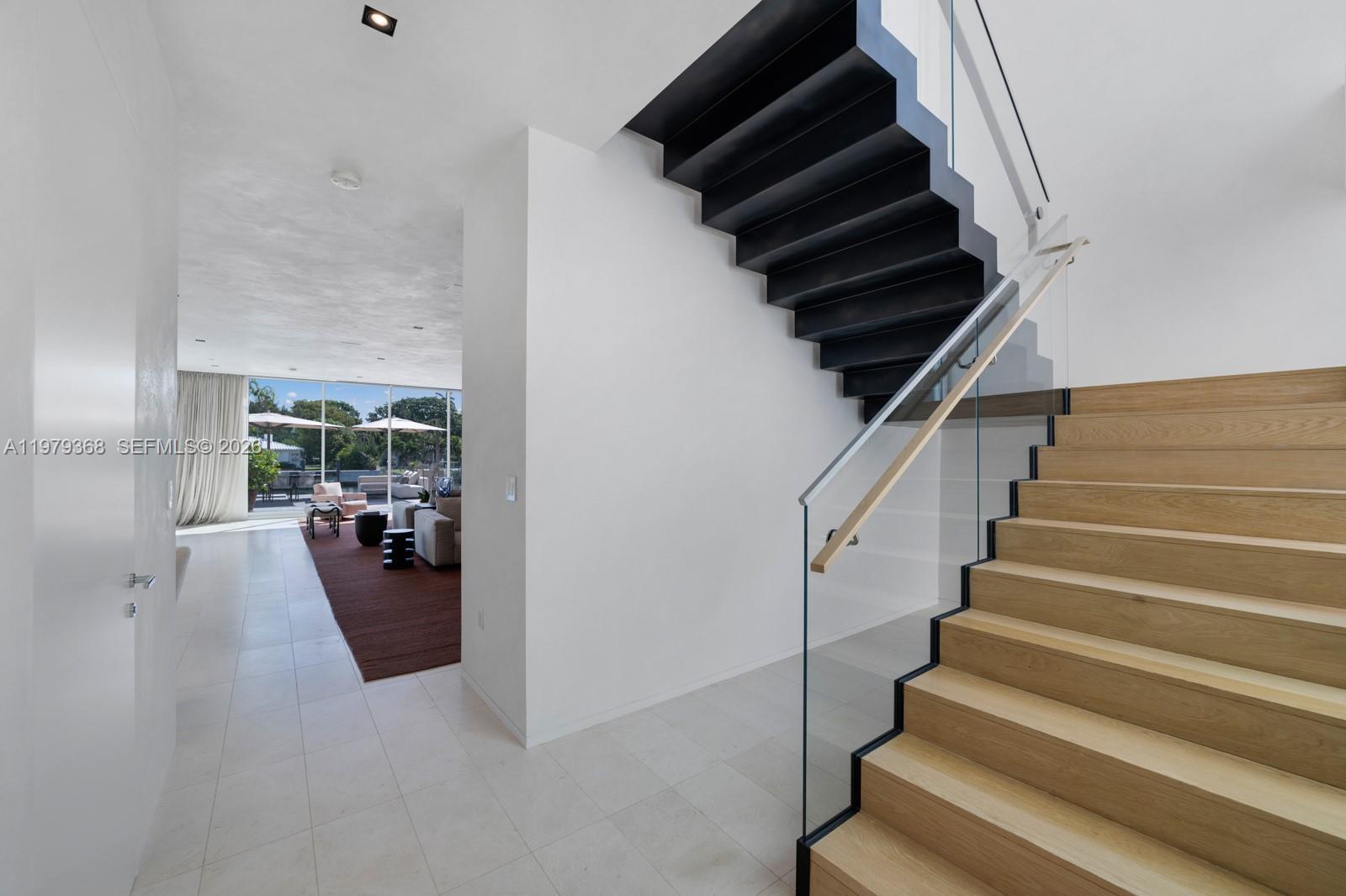 1051 W 48th St #4 Miami Beach, FL 33140