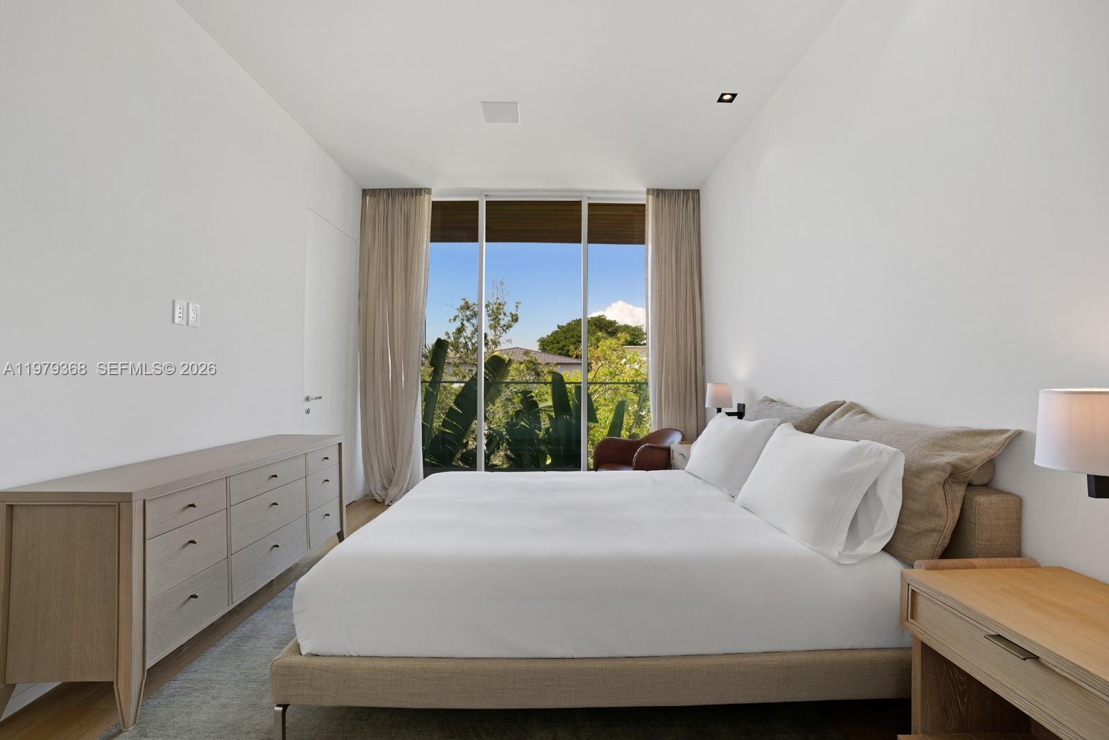 1051 W 48th St #4 Miami Beach, FL 33140