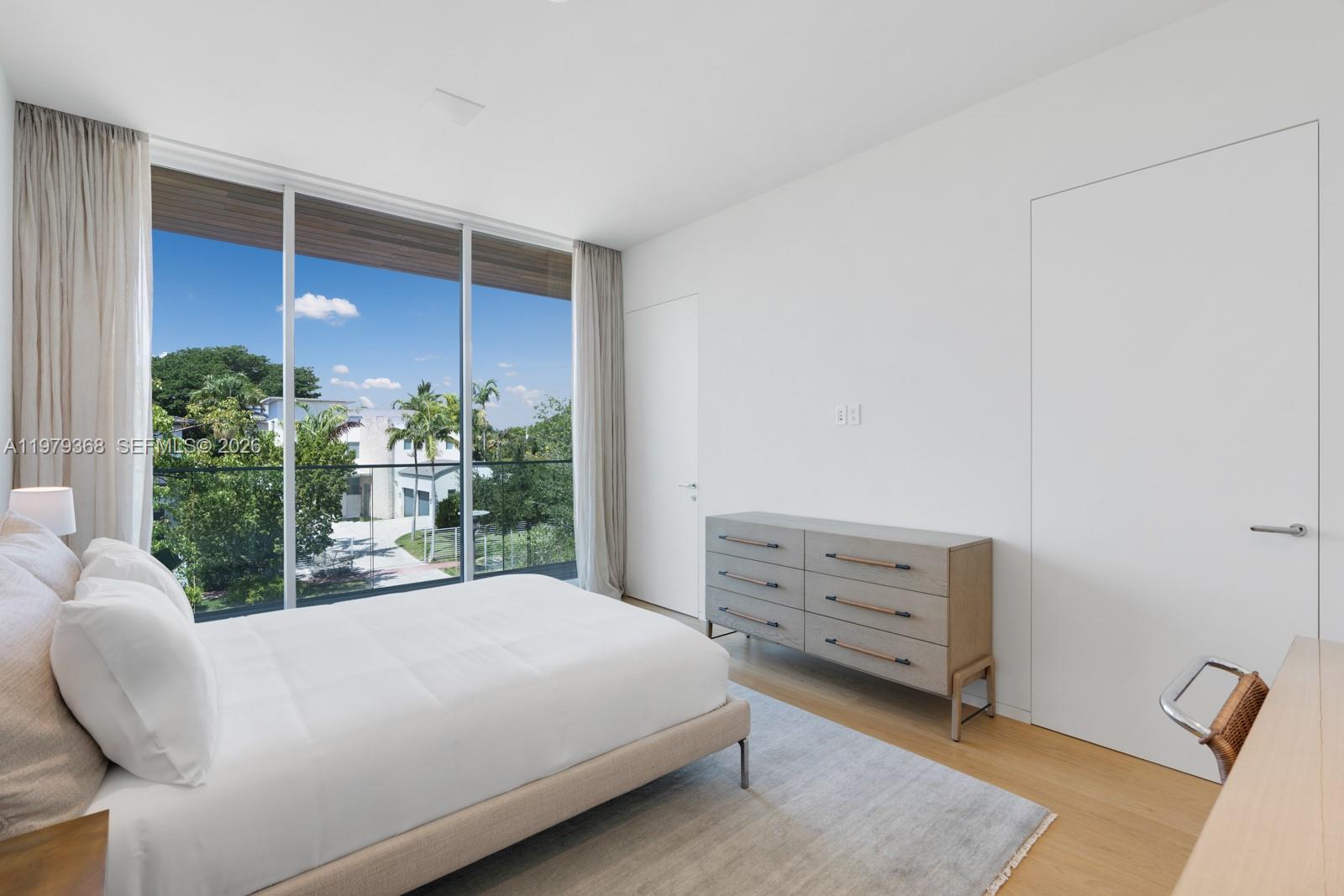 1051 W 48th St #4 Miami Beach, FL 33140